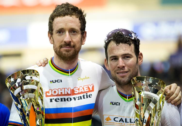 Bradley Wiggins (t.v.) sammen med Mark Cavendish efter at de som regerende verdensmestre i parløb sidste år havde vundet seksdagesløbet i Gent.

   