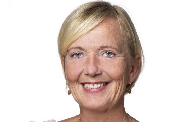 Charlotte Biskup siger, at gavekortet var en gimmick og at hun ikke havde nogen bagtanker med det. Alligevel trækker hun sig nu som kandidat til kommunalvalget på tirsdag, 21. november. 