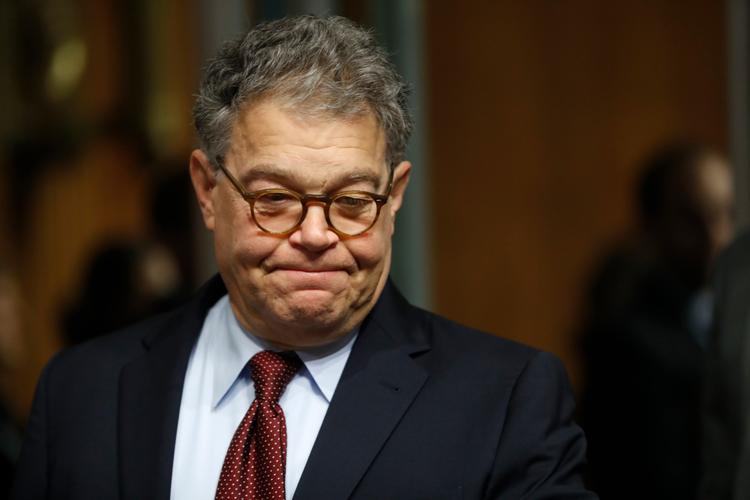 Den demokratiske senator Al Franken er blant andet anklaget for i 2006 at have kysset en kvinde på munden imod hendes vilje. Samt at have taget hende på brysterne, imens hun sov.  