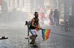 Mmyndigheder i Tyrkiet har flere gange bandlyst en årlig pride for homoseksuelles rettigheder. Nu har myndigheder bandlyst en homofilmfestival. Arkivfoto Emrah Gurel
