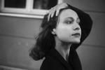 »Der ligger jo noget umuligt i det at henvende sig til de døde, men det er nok noget af det, ensomheden kan sætte i gang. Det var på en måde det sidste, jeg kunne gøre«. 