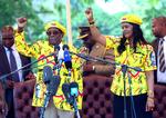  Præsident Robert Mugabe og Grace Mugabe skal trække sig lyder det nu fra regeringspartiet i Zimbabwe. 