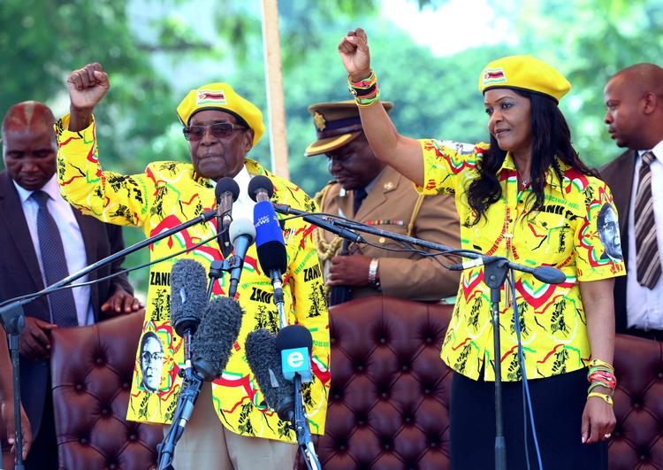  Præsident Robert Mugabe og Grace Mugabe skal trække sig lyder det nu fra regeringspartiet i Zimbabwe. 