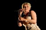 1.993 kvindelige svenske artister står frem med et opråb mod sexisme og krænkelser i musikbranchen. I blandt underskriverne er sangerinder som Robyn, Lisa Nilsson og Zara Larsson. 

   