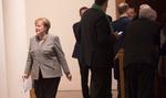 Kansler Angela Merkel på vej til endnu et møde om mulig regeringsdannelse med CDU, CSU, FDP og De Grønne. 