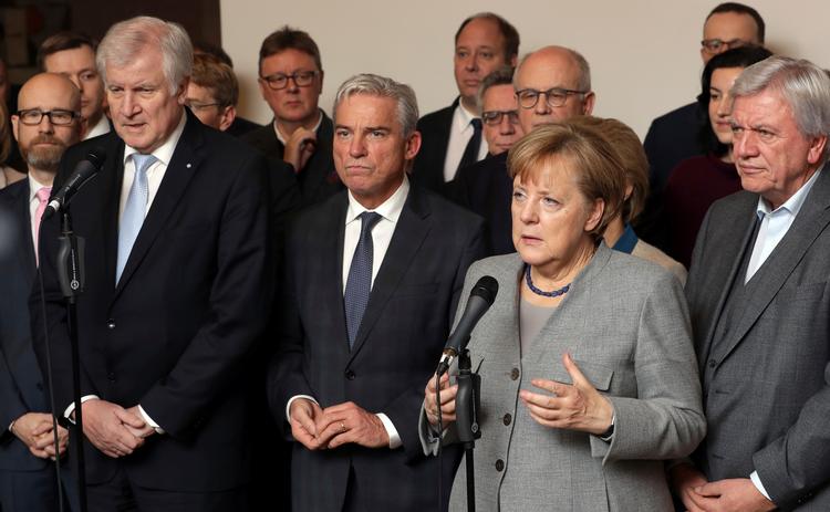 Den tyske forbundskansler, Angela Merkel, orienterede natten til mandag pressen om de sammenbrudte forhandlinger. 