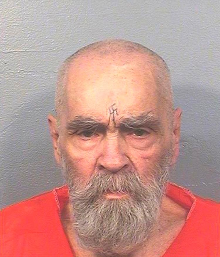 
  Charles Manson har afsonet ni livstidsdomme for drabene på syv mennesker i 1969. Nu er han død i en alder af 83 år. 