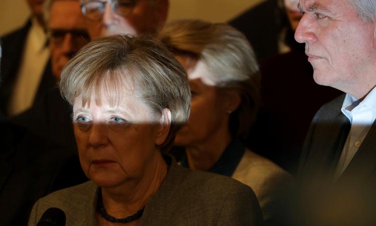 Angela Merkel har ikke formået at samle et flertal bag sig og risikerer nu at skulle danne en mindretalsregering eller udskrive nyvalg.  