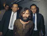 Charles Manson på vej til et retsmøde i 1969 efter at være blevet anholdt i 1969 for drabet på Sharon Tate og flere andre. 