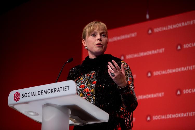 Roskildes borgmester Joy Mogensen til Socialdemokratiet kongres i Aalborg. Hun har oplevet, at få at vide, at 'den nederdel sidder da godt og stramt' på vej ind til et byrådsmøde.  Foto: Louise Herrche Serup/POLFOTO