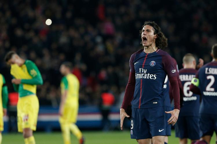 Lørdag aften var han der igen. Edinson Cavani blev dobbelt målscorer i PSG's 4-1-sejr over Nantes, der bragte pariserne klart i spidsen for ligaen.
   