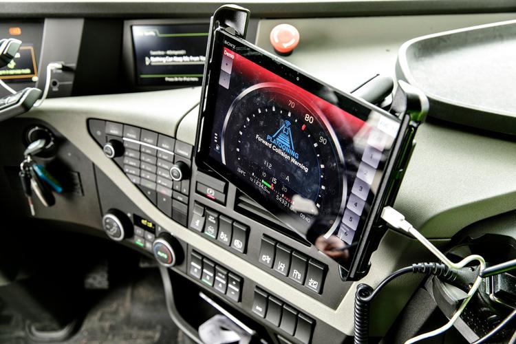 Regeringen i Storbritannien vil ændre loven og lade førerløse biler køre rundt på vejene. 