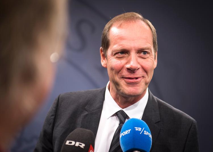 Tour de France-løbsdirektør Christian Prudhomme er imponeret over det danske bud, hvor også regeringen bakker op om at få Tour-starten til Danmark. Det er vigtigt, mener franskmanden.  
   