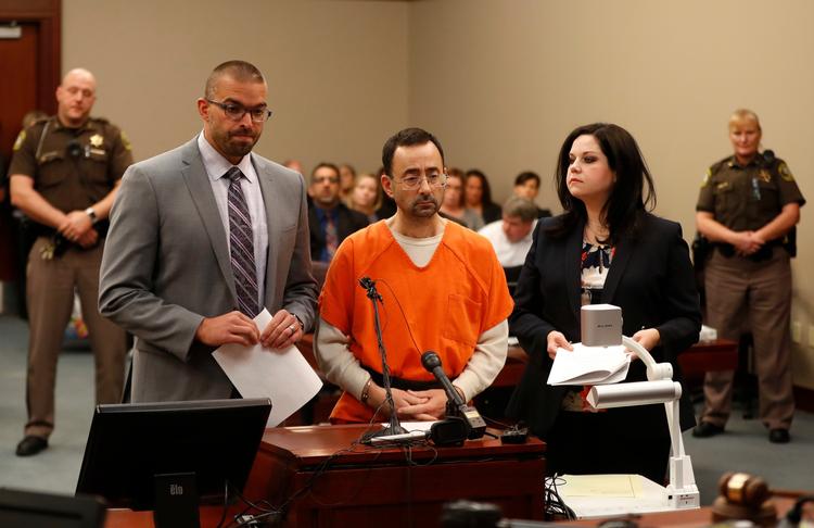 Dr. Larry Nassar i retten, hvor han har tilstået en stribe overgreb på helt unge kvinder under sit virke tilknyttet det amerikanske gymnastiklandshold.  