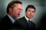 Tidligere udenrigsminister Per Stig Møller (K) og tidligere statsminister Anders Fogh Rasmussen (V) stod i spidsen for Danmark, da landet gik ind i Irakkrigen. Thomas Sjørup/POLFOTO