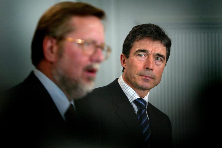 Tidligere udenrigsminister Per Stig Møller (K) og tidligere statsminister Anders Fogh Rasmussen (V) stod i spidsen for Danmark, da landet gik ind i Irakkrigen. Thomas Sjørup/POLFOTO