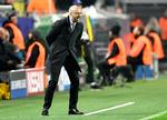 Dortmund-træner Peter Bosz har råbt og skreget af sine spillere, men det har den seneste måneds tid ikke haft den store positive effekt. 
   