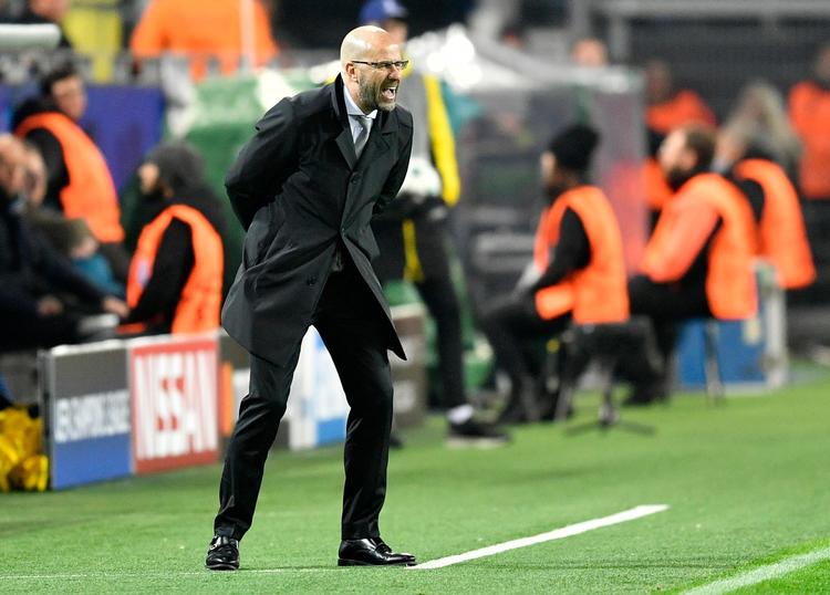 Dortmund-træner Peter Bosz har råbt og skreget af sine spillere, men det har den seneste måneds tid ikke haft den store positive effekt. 
   
