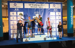 Niklas Larsen øverst på podiet flankeret af Julius Johansen (t.v.) og den polske verdensmester i scratch Adrian Teklinski. Foto: CyclingWord.dk. 