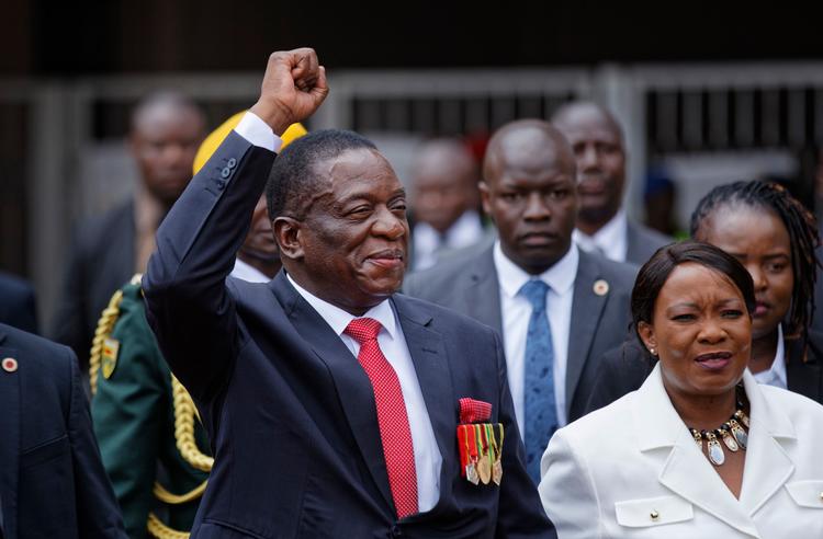 Emmerson Mnangagwa ankommer til indsættelsesceremonien sammen med sin hustru, Auxillia. 