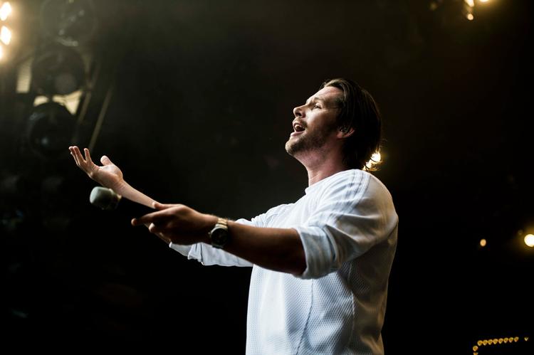 Her ses Rasmus Seebach på Bøgescenen til Smukfest i Skanderborg. 