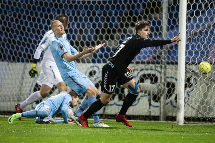 Med sin første scoring siden 8. august bragte  Mikael Uhre Sønderjyske foran mod Randers FC. 
