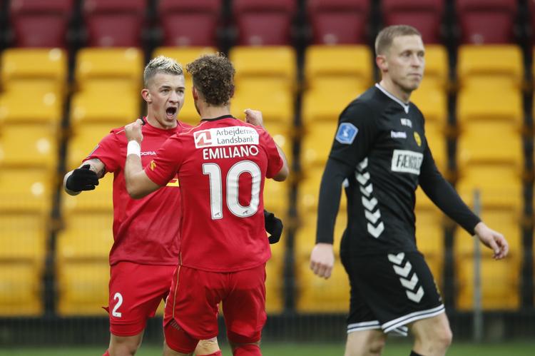 To af FC Nordsjællands mål i første halvleg blev scoret af Emiliano, der hedder Marcondes til efternavn. 