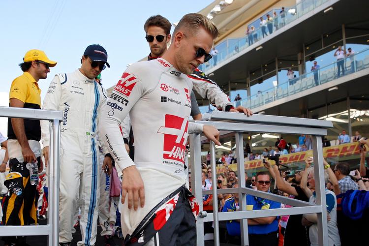 Efter en 13.-plads i Abu Dhabi slutter Kevin Magnussen sæsonen som nummer 14 sammenlagt. 