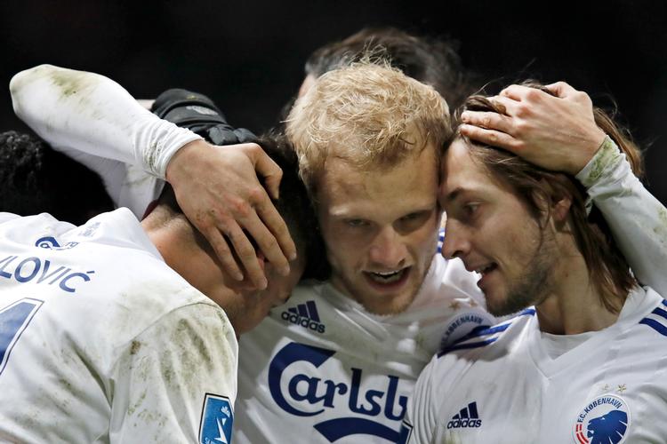 På vej mod 5-1-sejren fik Nicolai Boliesen (i midten) scoret sit første mål nogen sinde i Superligaen. 