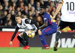 Rodrigo (tv.) scorede til 1-0, efter Barcelona var blevet snydt for et mål. 