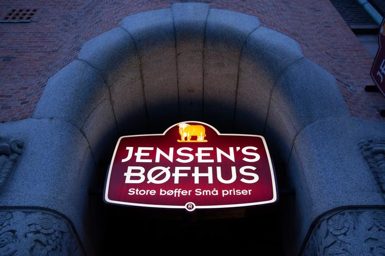 »Vi har godt og vel 10 restauranter, der giver underskud. Dem arbejder vi på at afhænde, med mindre det lykkes os at vende forretningen«, fortæller restaurantkæden Jensen's Bøfhus til Børsen.
   