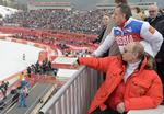 Vladimir Putin og Vitaly Mutko er gamle venner og har kendt hinanden siden 1980'erne. Her er duon til vinter-OL i Sotji - legene, hvor Mutko ifølge IOC var manden, der fik iværksat et kæmpe russisk dopingprogram, der omfattende ca. 1.000 atleter.  
