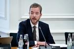 Miljø- og fødevareminister Esben Lunde Larsen (V) i åbent samråd om kloryfylindholdet i vandområder. 