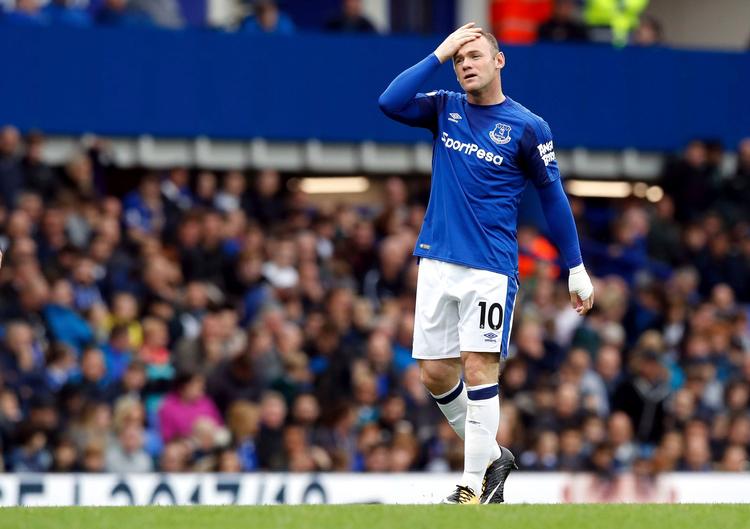 Det har ikke hjulpet Everton, at klubben tog Wayne Rooney tilbage, eller at man fyrede Ronald Koeman. Holdet har været meget sårbart.
   