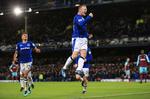 Wayne Rooney har været sat på bænken, men han var med fra start hos Everton mod West Ham og kvitterede med tre scoringer.
   