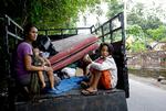 100.000 indbyggere er blevet evakueret fra området omkring vulkanen Agung på Bali i Indonesien. Men flere har svært ved at holde sig væk fra deres hjem.  