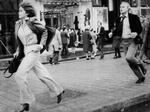 I et interview i 2007 sagde skuespilleren Maria Schneider, at hun følte sig krænket og voldtaget af Bertolucci i forbindelse med filmen 'Sidste tango i Paris'. Dengang gav det ingen særlig genlyd. I dag står vi et andet sted.
Her ses hun i 1972, hvor hun på settet til filmen  forfølges af Marlon Brando.
   