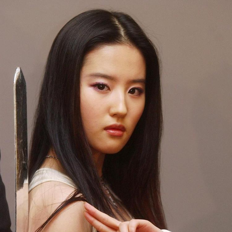 Den Kinesiske skuespiller Liu Yifei skal spille hovedrollen i Disneys indspilning af tegnefilmen Mulan fra 1998. Hun har blandt andet medvirket i 'Forbidden Kingdom' fra 2008, der også havde Jet Li og Jackie Chan på rollelisten. (arkivfoto). 