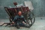 »Den eneste serie, der nærmer sig den i råhed og brutalitet, er Kurt Sutters nu afsluttede ’Sons of Anarchy’, hvor der fandeme heller ikke blev lagt fingre imellem«, skriver Henrik Palle om 'Vikings'. 