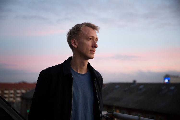 Det har resulteret i søvnbesvær og vægttab at Jesper Birk Laursen har stået uden fast tag over hovedet, siden han flyttede til København for at studere i september.  