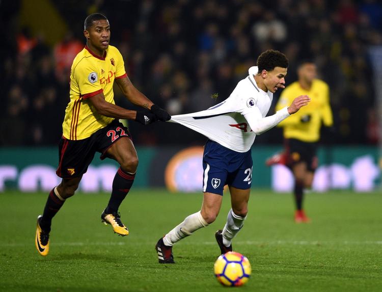 Når nu Marvin Zeegelaar fik en advarsel i Watfords kamp mod Tottenham, er det et godt gæt, at det skete for denne forseelse mod Dele Alli.  