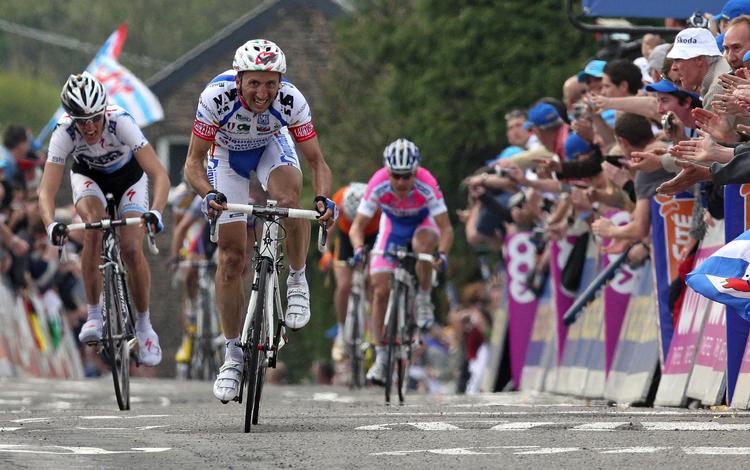 Davide Rebellin vinder Flèche Wallonne i 2009 blandt andet foran luxembourgeren Andy Schleck (t.v.) og landsmanden Damiano Cunego. 