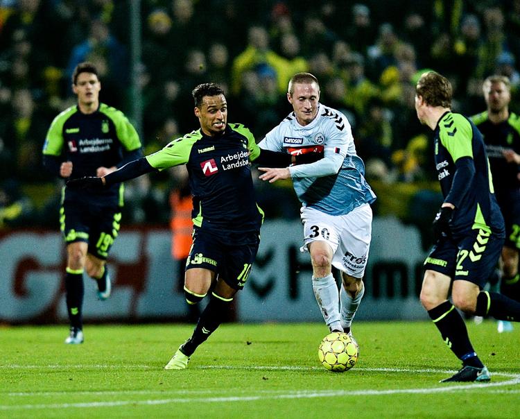 Hany Mukhtar (tv) var igen en afgørende spiller for Brøndby i 3-1-sejren i Haderslev. Her er han i en duel med hjemmeholdets Marcel Rømer
   
