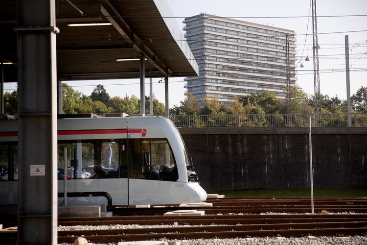 Hvis Aarhus Letbane siger okay til alle betingelserne, så kan de allerede køre med passagerer i morgen, oplyser Trafikstyrelsen. Arkivfoto Benjamin Nørskov