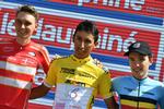 Colombianeren Egan Bernal, der næste år kører for Team Sky, flankeres her af belgieren Bjorg Lambrecht (t.h.) og danske Niklas Eg ved hyldestseancen efter Tour de l'Avenir. Både Lambrech og Eg er ligeledes at finde på WorldTour-mandskaber i 2018 - henholdsvis Lotto Soudal og Trek Segafredo - og noget tilsvarende gælder for yderligere fem af rytterne fra top-10 i Tour de l'Avenir. 