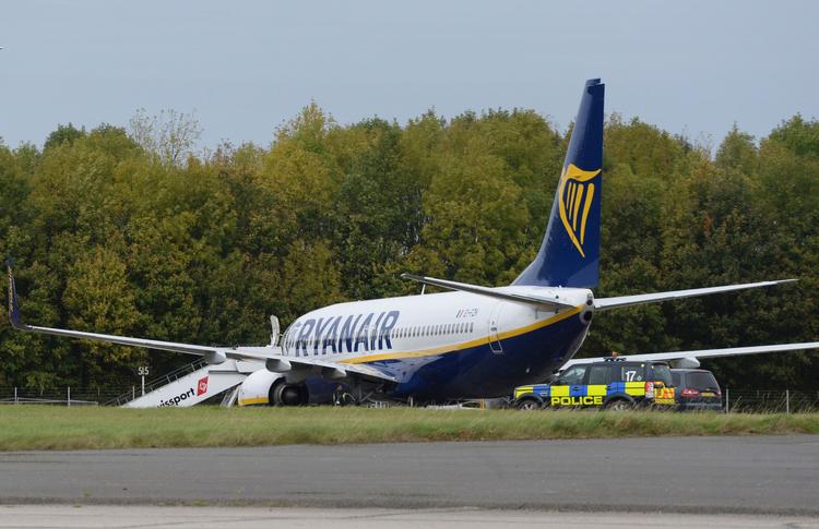 ARKIVFOTO. En 8. klasse fra Grenaa får lov til at flyve med Ryanair på studietur til London med deres lærer, selvom Norddjurs Kommunen har vedtaget ikke at bruge flyselskabet, hvis personale ikke har dansk overenskomst.  