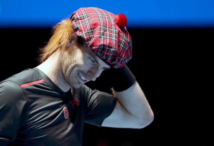 Andy Murray, der her ses under en showkamp mod Roger Federer i Glasgow tidligere i år, er som 30-årig gået ind i managementbranchen.
   