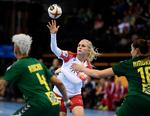 Lotte Grigel tryller med bolden.
   