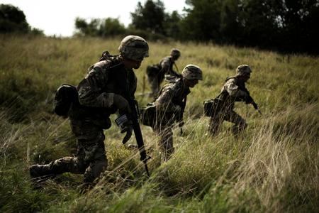 Samlet set bruger Nato-landene i forvejen langt flere penge på militæret end Rusland. Derfor giver kravet om fremover at bruge to procent af vores bnp på forsvaret ingen mening, mener studerende i idéhistorie. Arkivfoto Henriette Dæhli