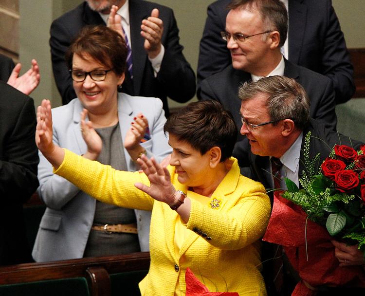 Beata Szydlo er færdig som premierminister i Polen, hvor finansministeren tager over som regeringsleder.  